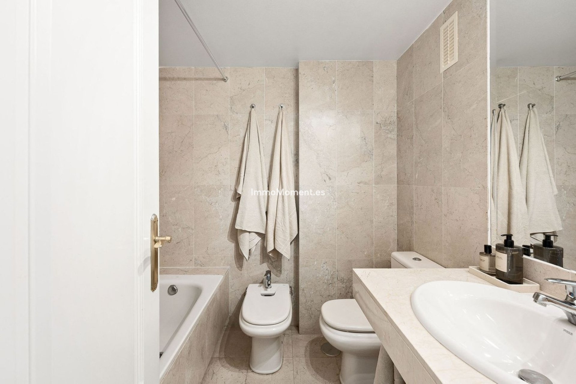 Resale - Apartment - Marbella - Nueva Andalucía