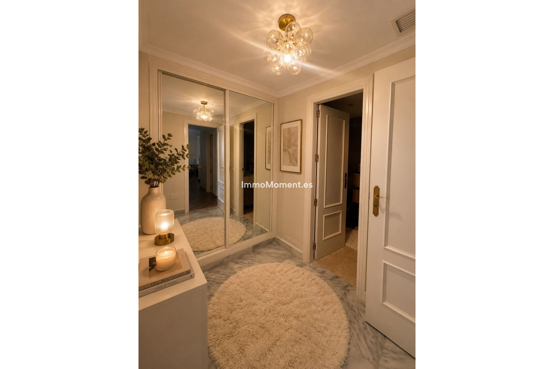 Resale - Apartment - Marbella - Nueva Andalucía