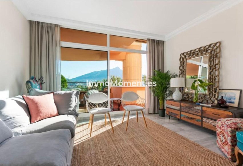 Resale - Apartment - Marbella - Nueva Andalucía