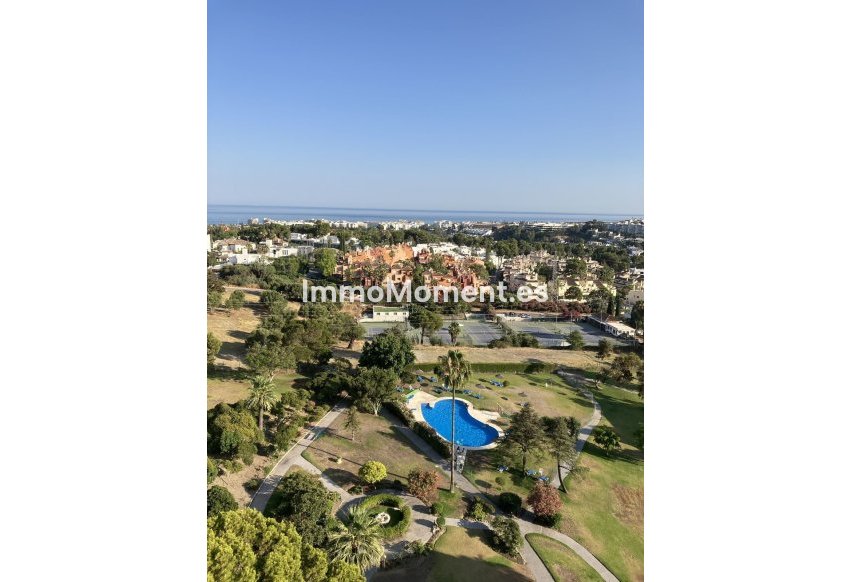 Resale - Apartment - Marbella - Nueva Andalucía