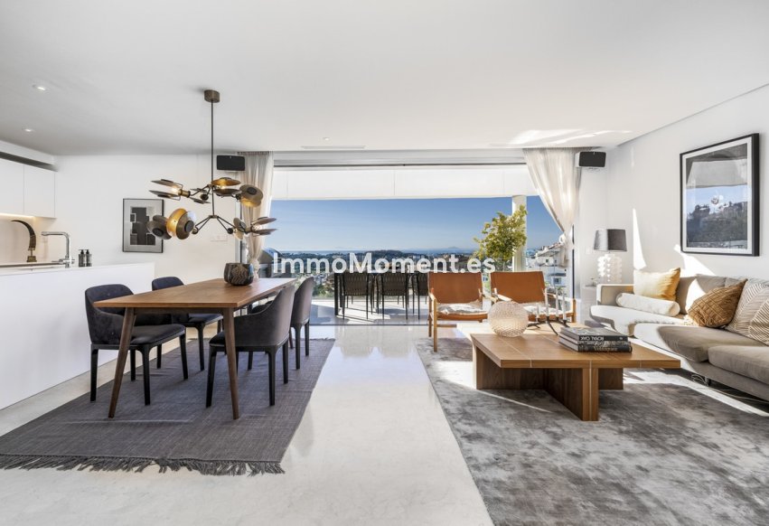 Resale - Apartment - Marbella - Nueva Andalucía