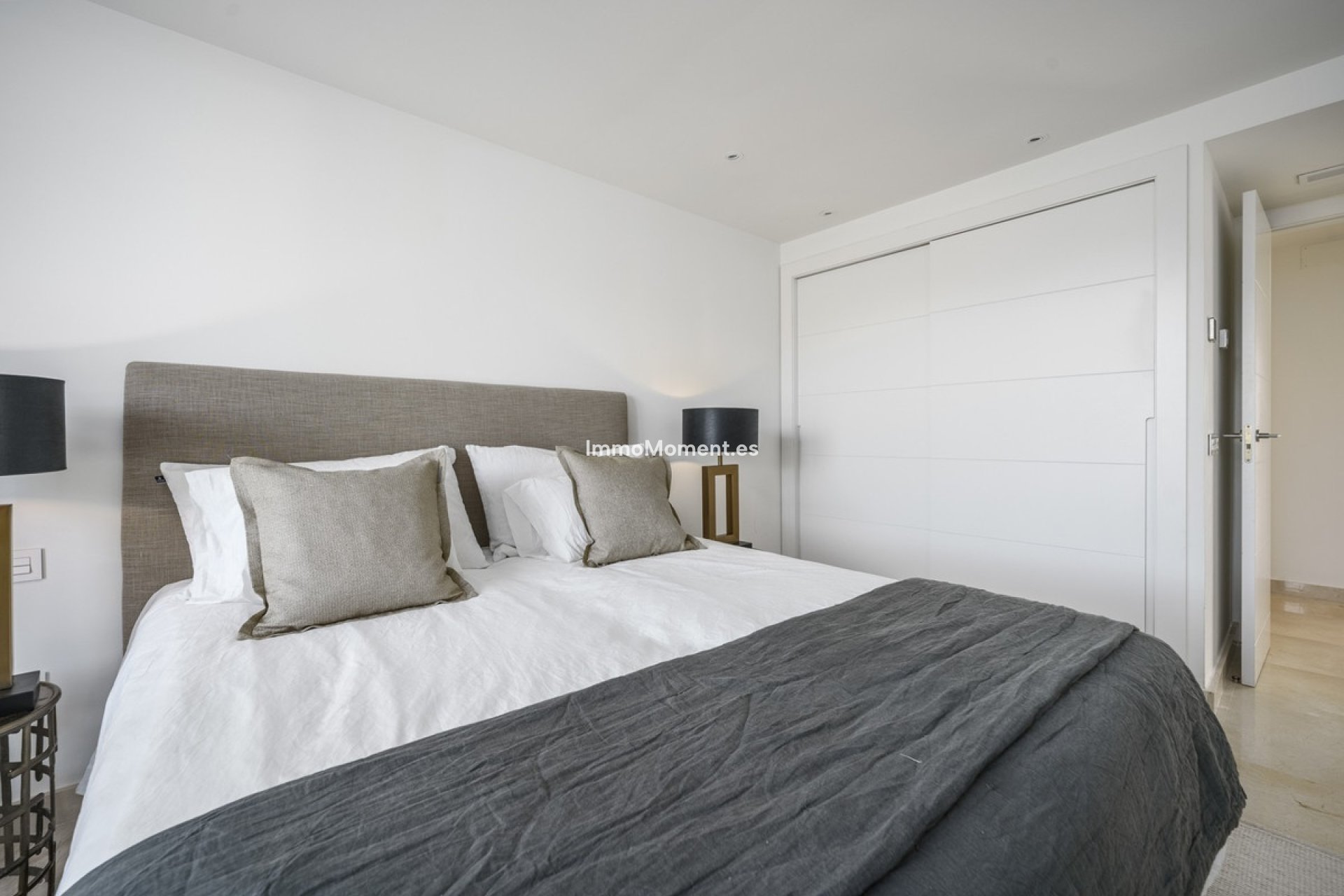 Resale - Apartment - Marbella - Nueva Andalucía