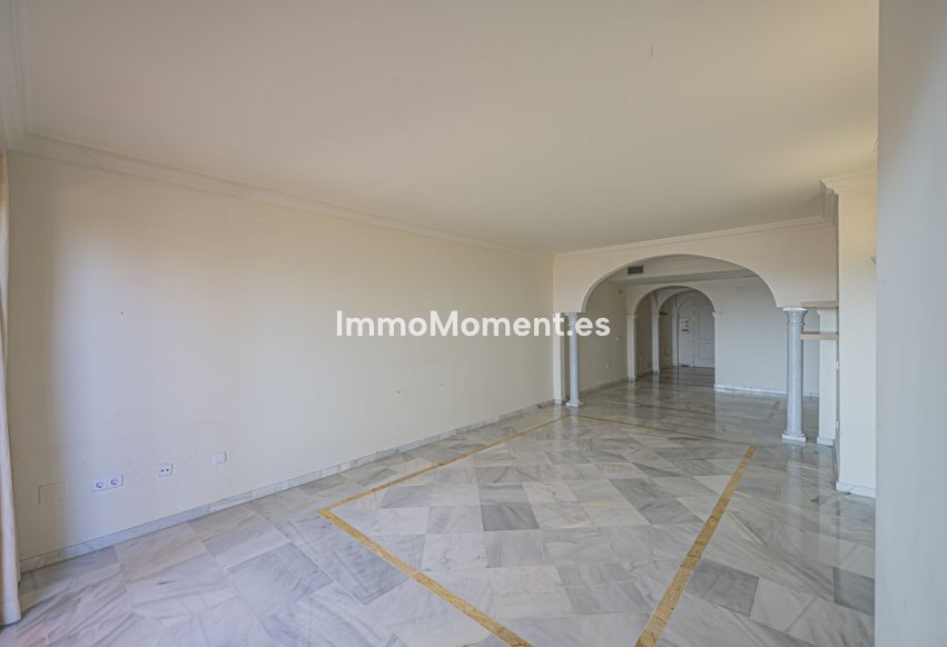 Resale - Apartment - Marbella - Nueva Andalucía