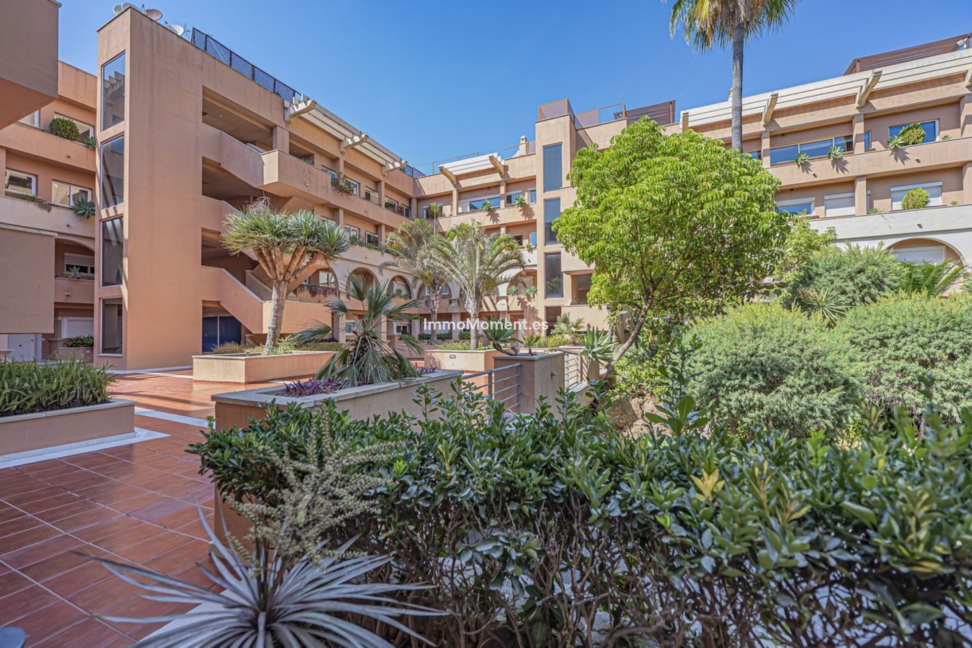 Resale - Apartment - Marbella - Nueva Andalucía