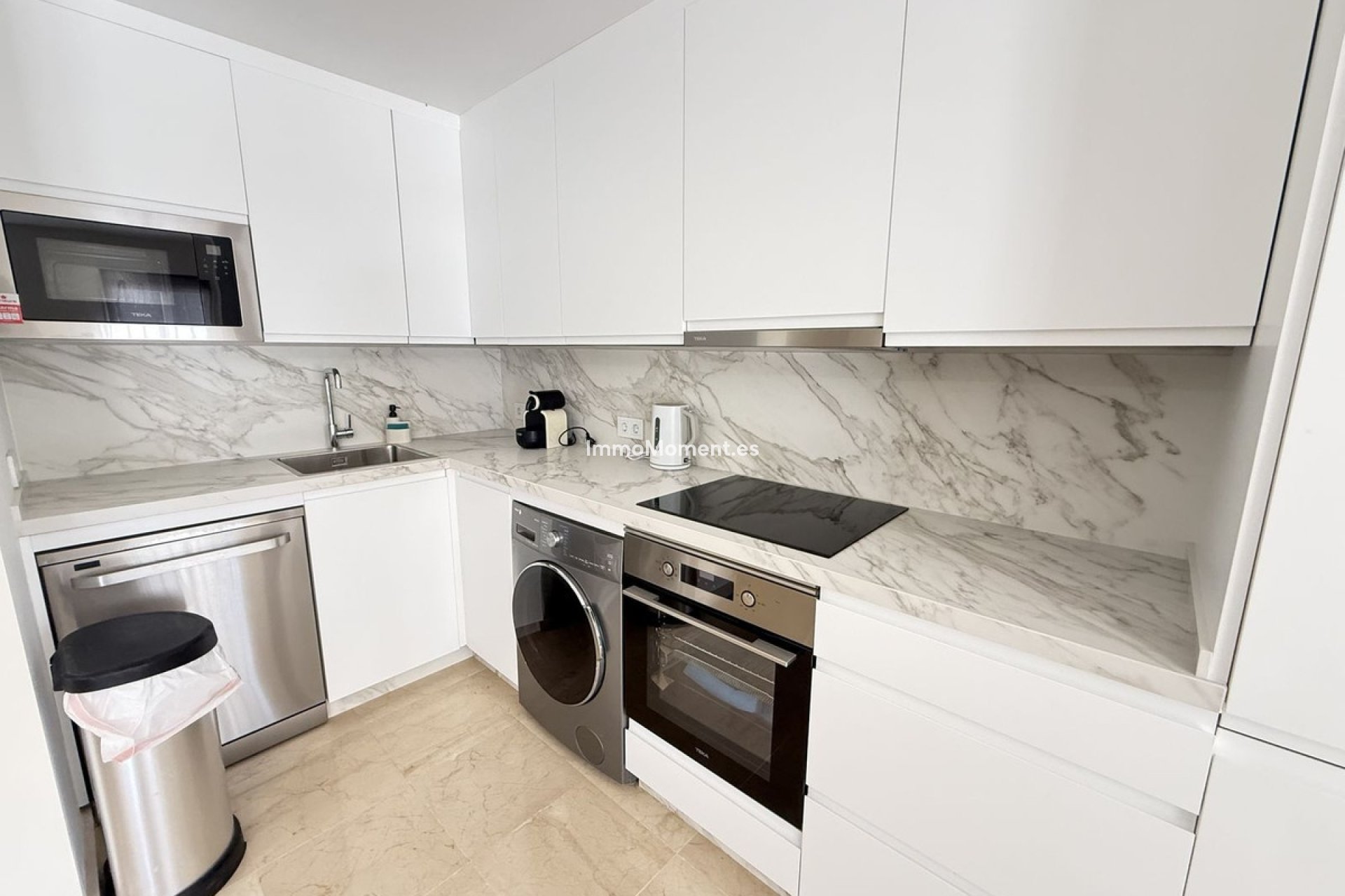 Resale - Apartment - Marbella - Nueva Andalucía