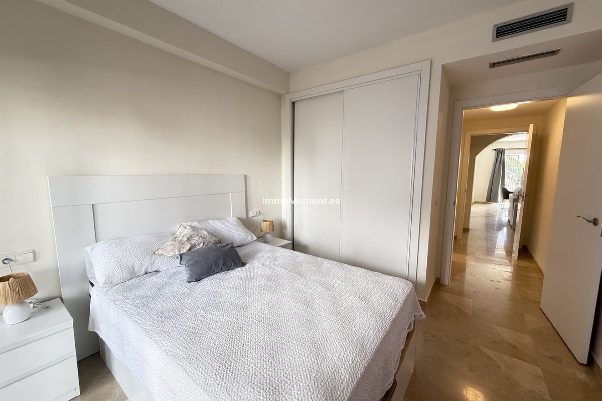 Resale - Apartment - Marbella - Nueva Andalucía