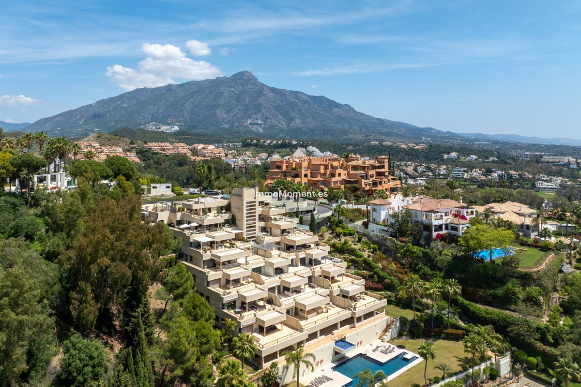 Resale - Apartment - Marbella - Nueva Andalucía