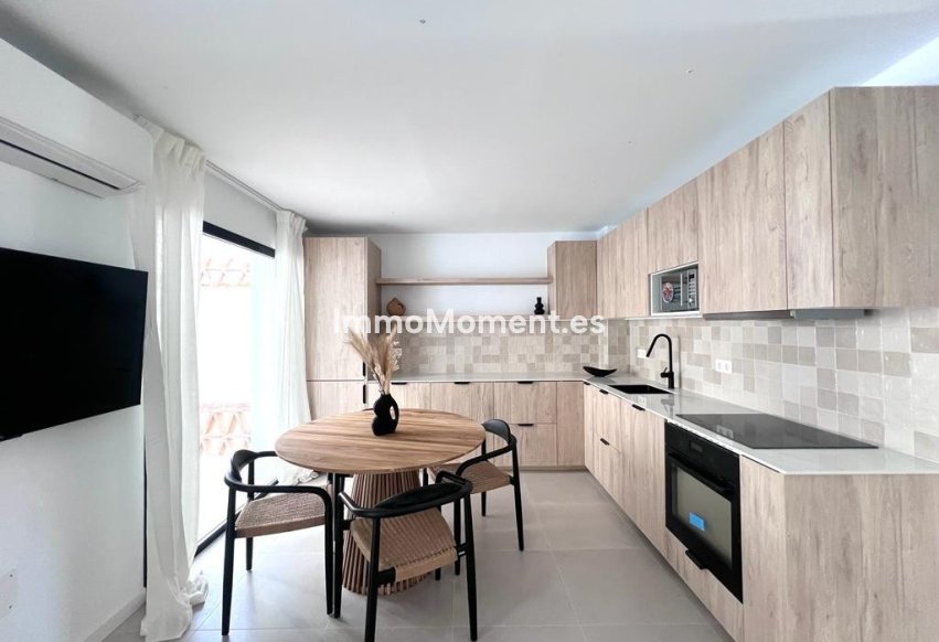 Resale - Apartment - Marbella - Nueva Andalucía
