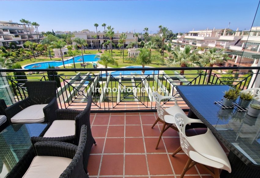Resale - Apartment - Marbella - Nueva Andalucía
