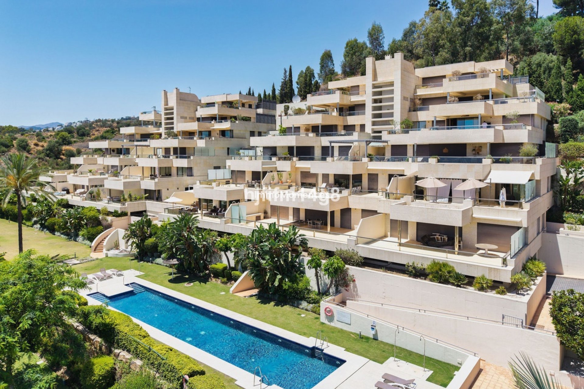 Resale - Apartment - Marbella - Nueva Andalucía