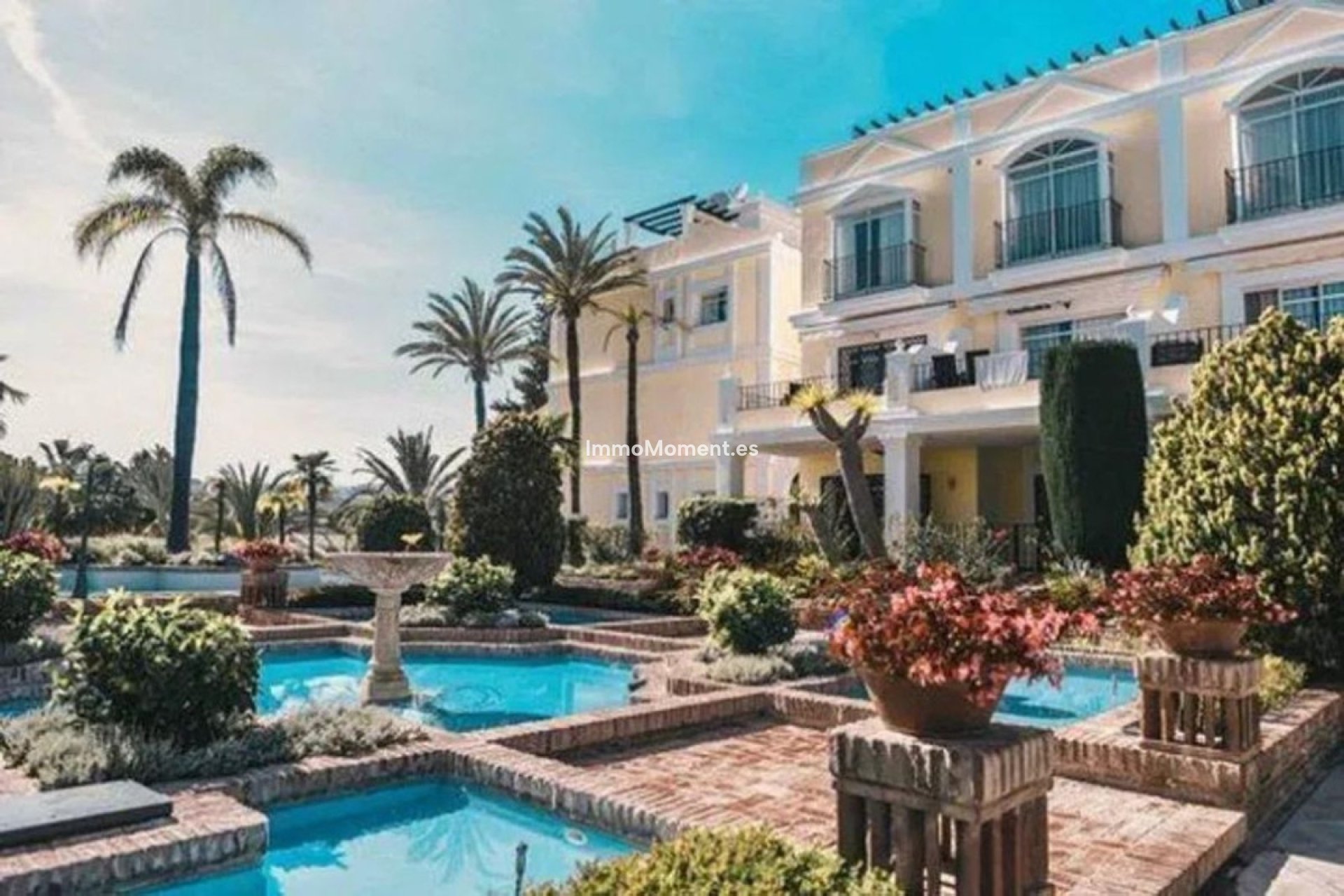 Resale - Apartment - Marbella - Nueva Andalucía