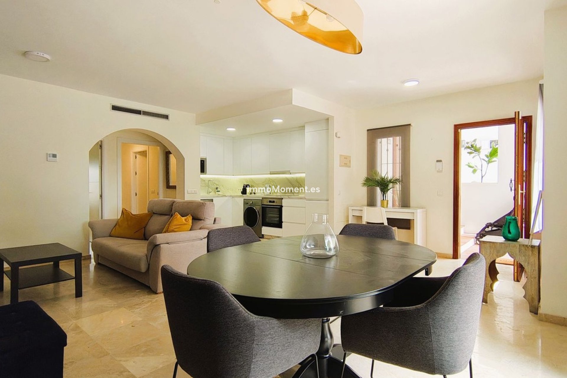 Resale - Apartment - Marbella - Nueva Andalucía