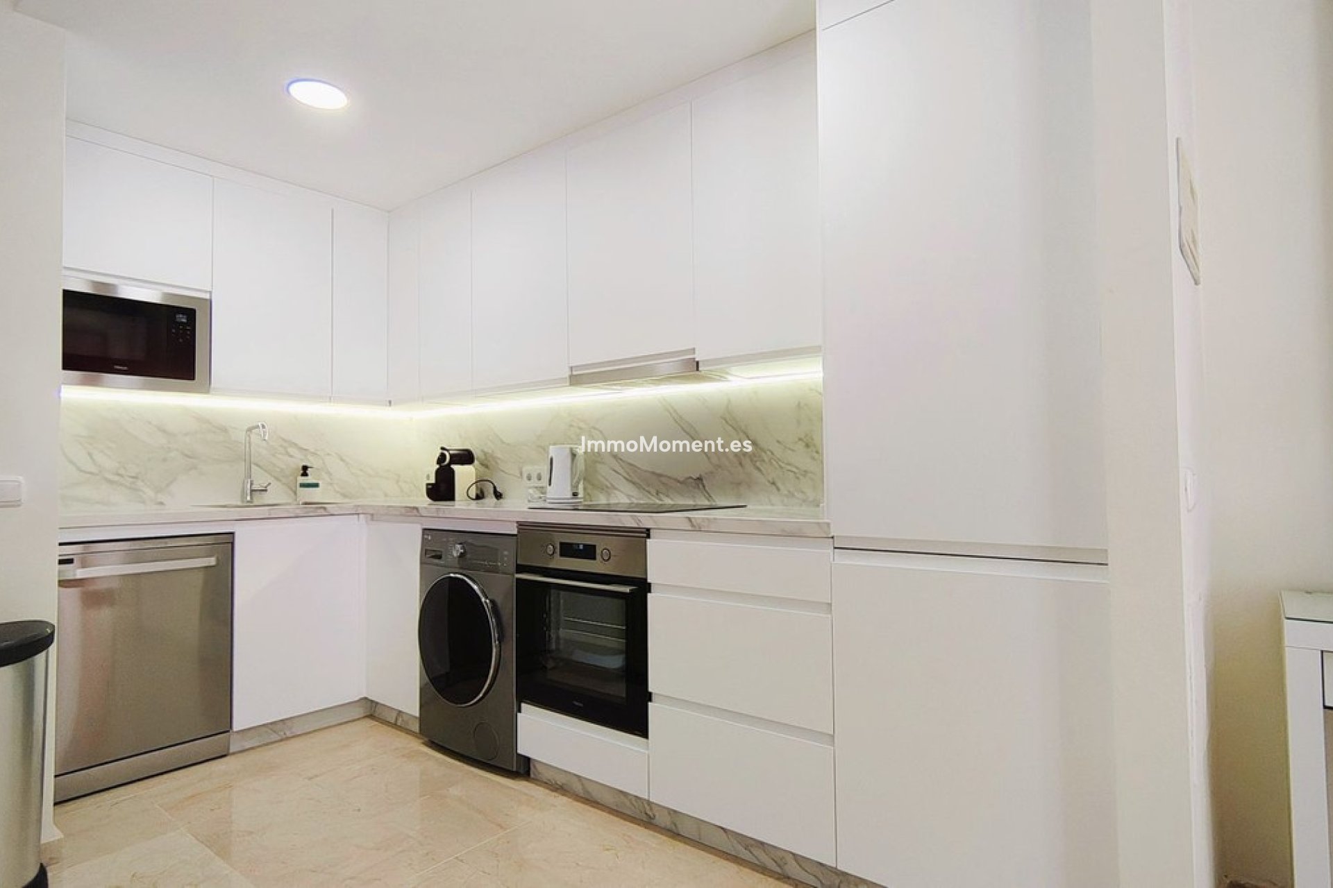 Resale - Apartment - Marbella - Nueva Andalucía