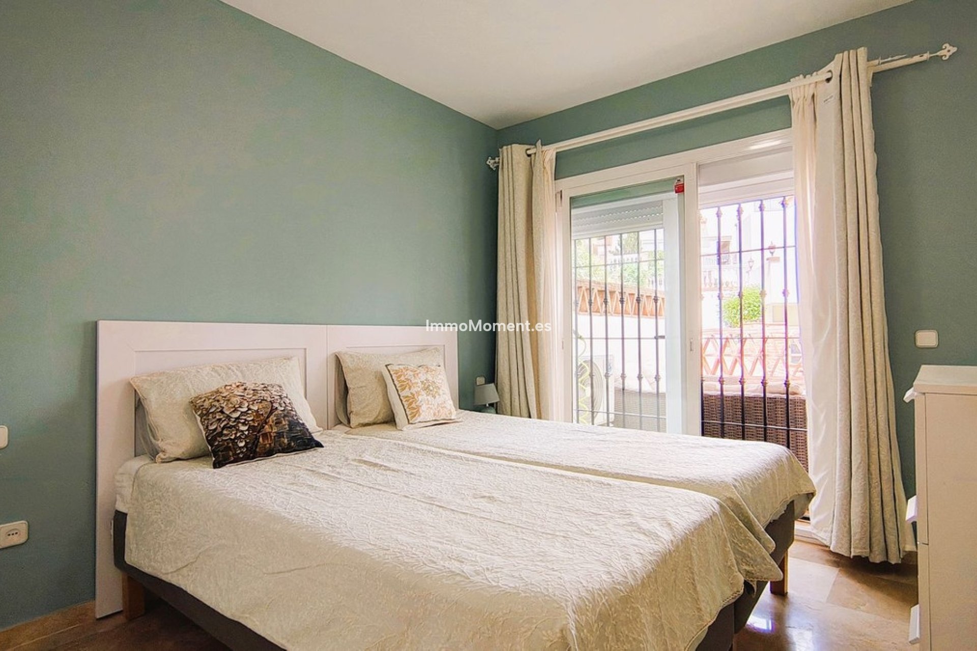 Resale - Apartment - Marbella - Nueva Andalucía