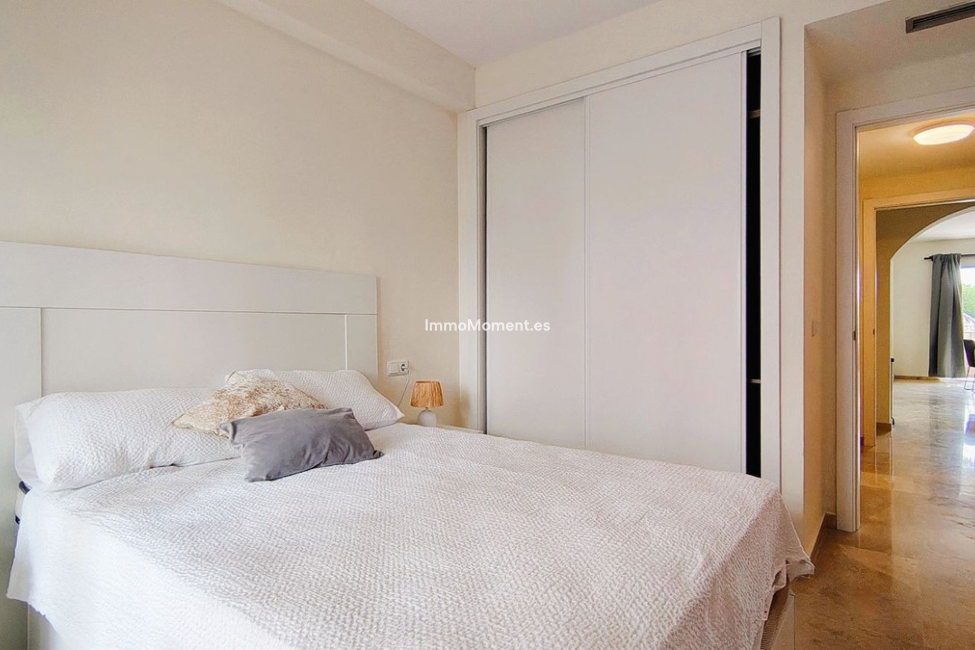 Resale - Apartment - Marbella - Nueva Andalucía