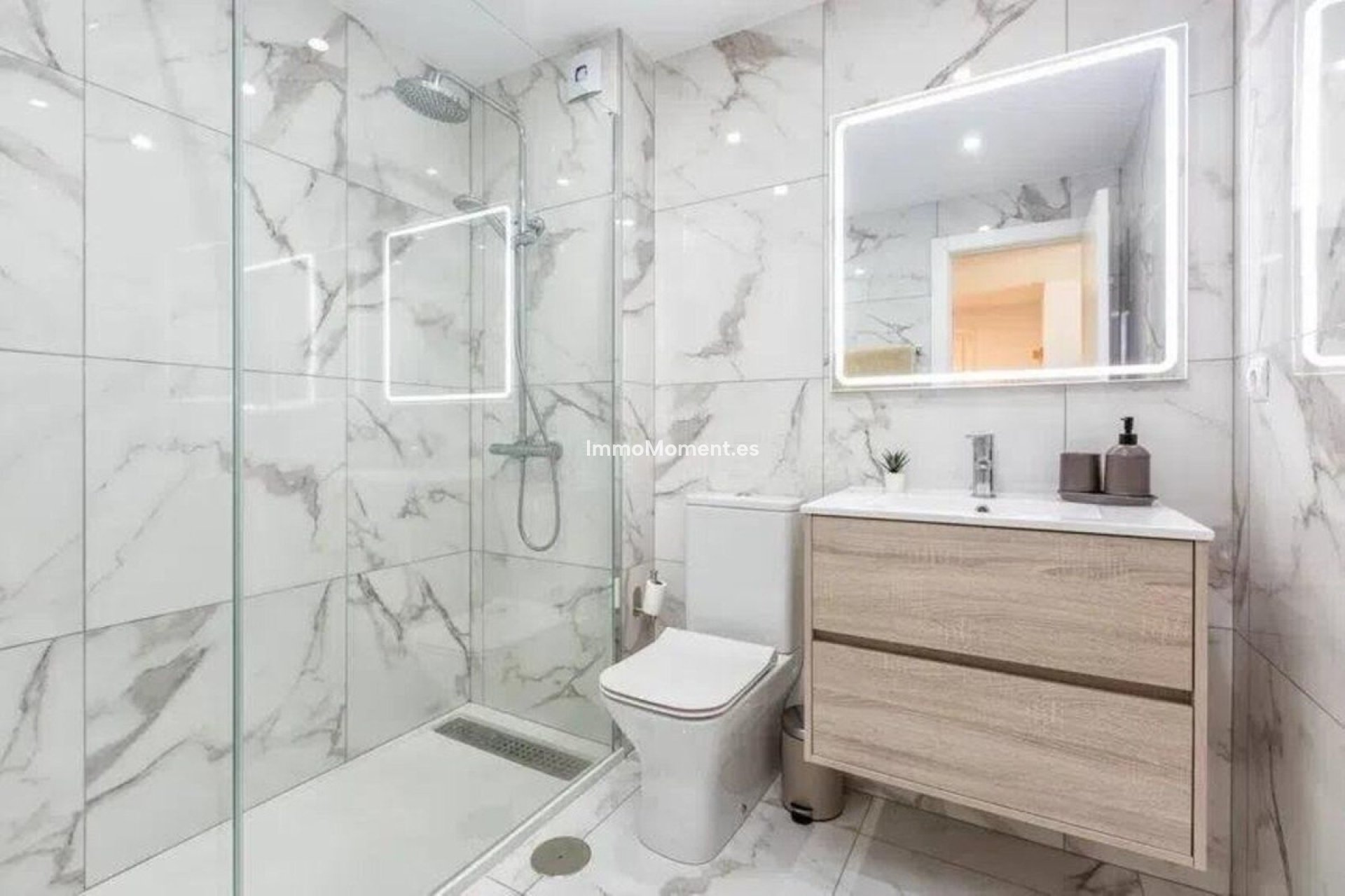 Resale - Apartment - Marbella - Nueva Andalucía
