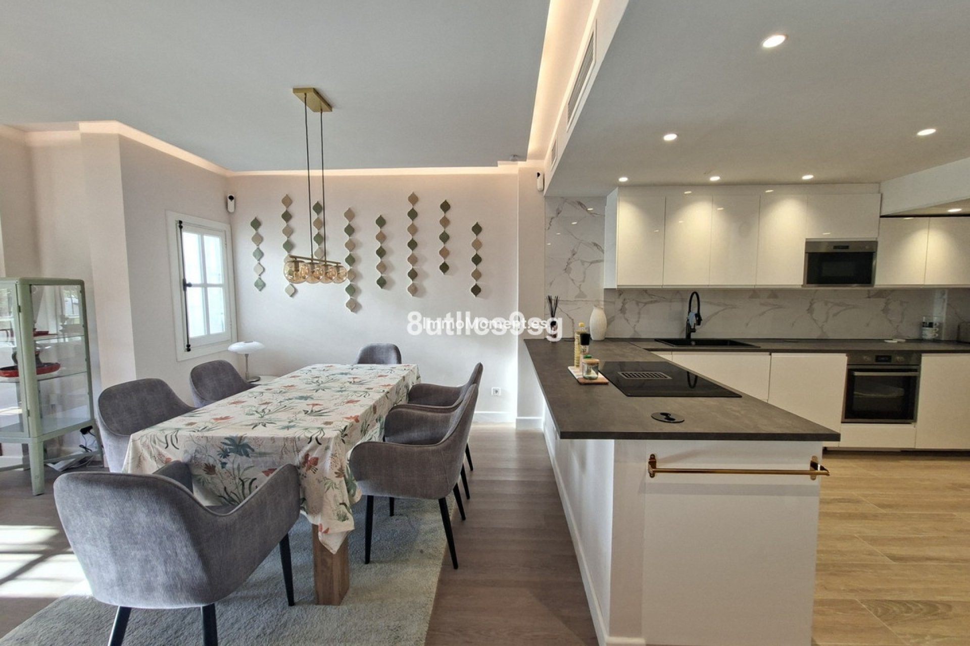 Resale - Apartment - Marbella - Nueva Andalucía