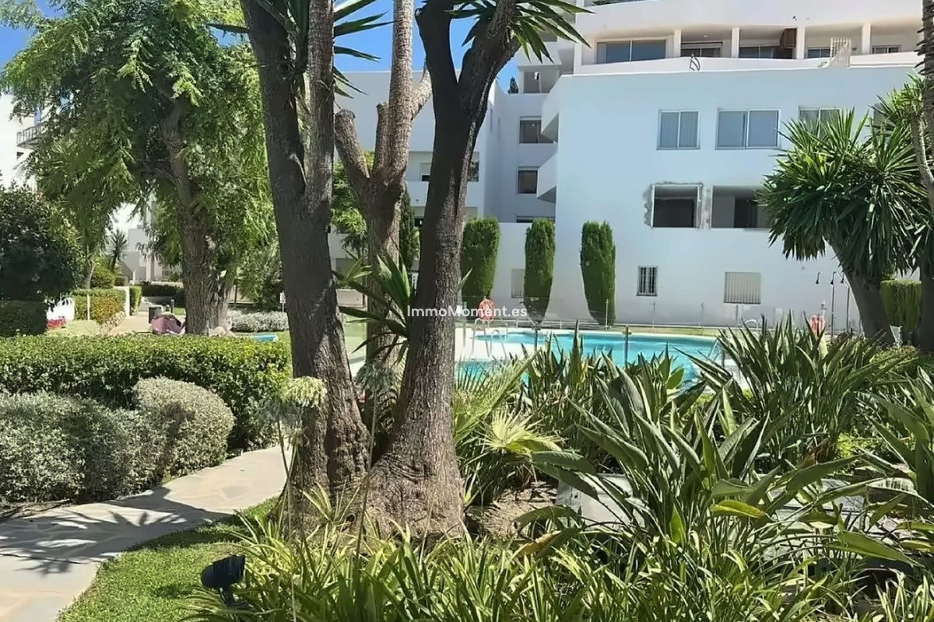 Resale - Apartment - Marbella - Nueva Andalucía