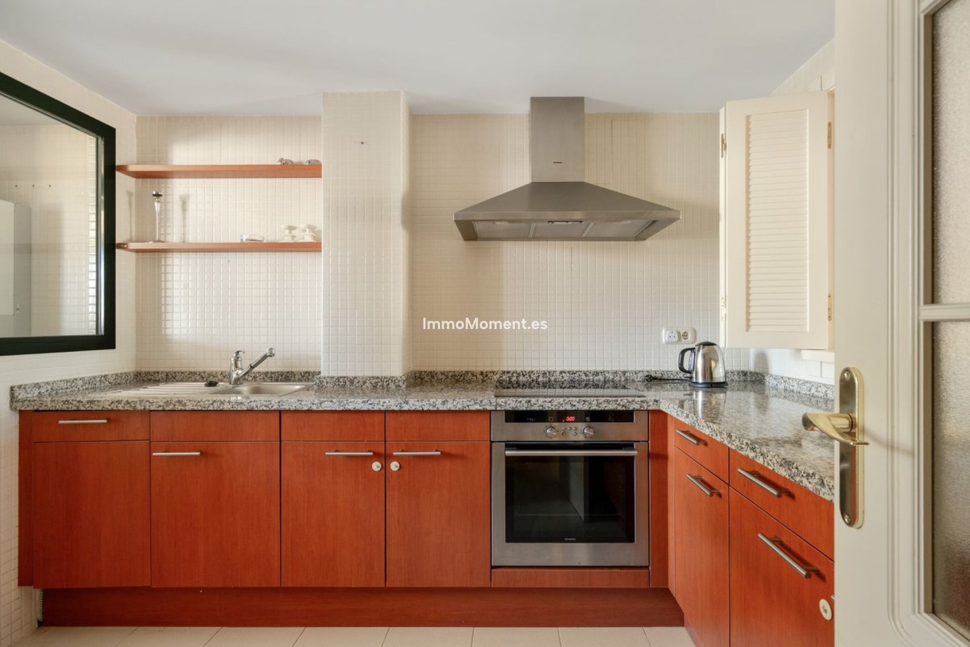 Resale - Apartment - Marbella - Nueva Andalucía