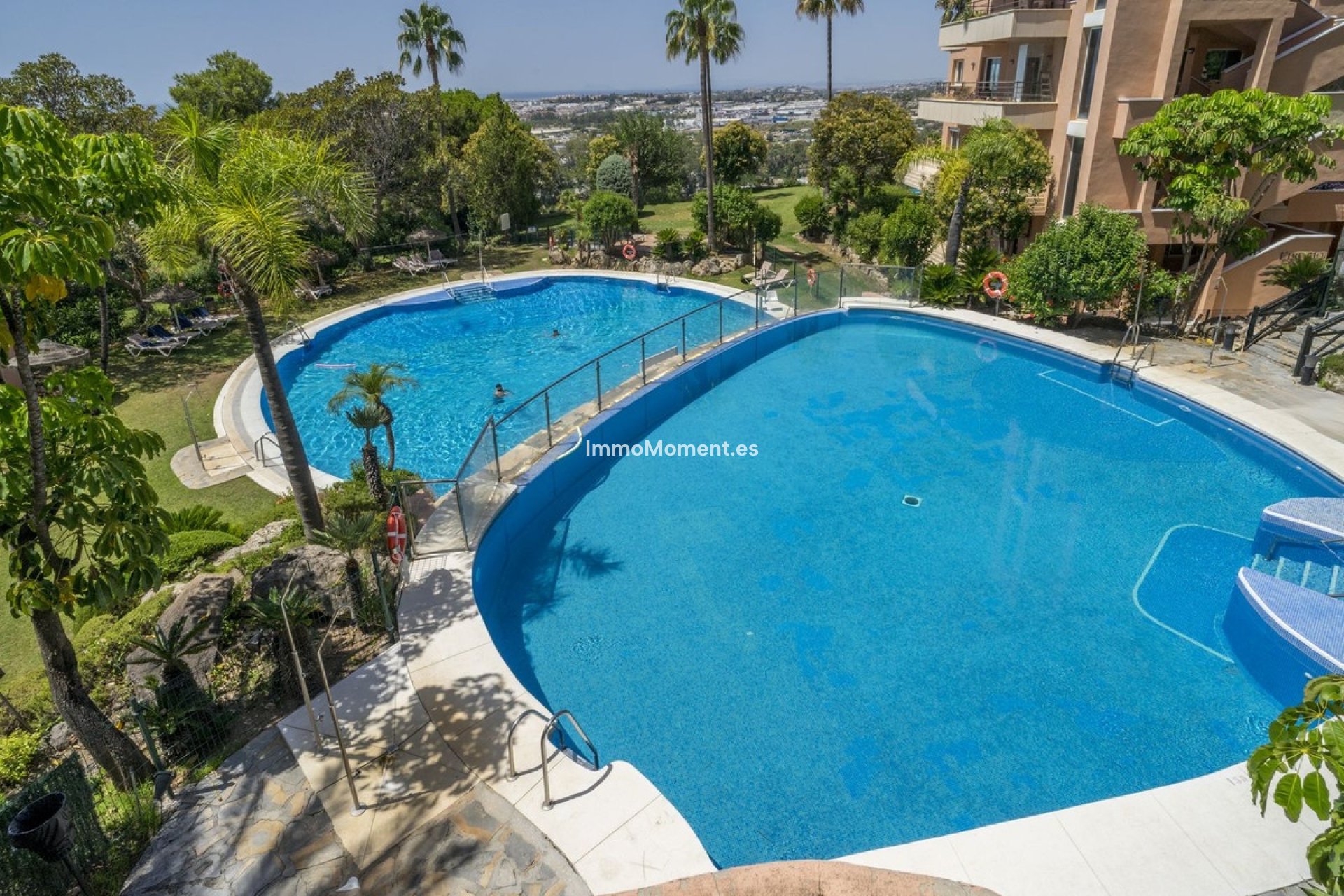 Resale - Apartment - Marbella - Nueva Andalucía