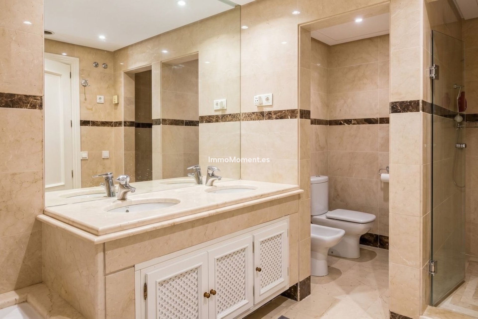 Resale - Apartment - Marbella - Nueva Andalucía