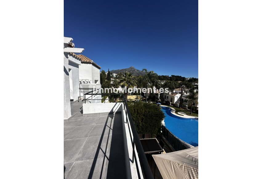 Resale - Apartment - Marbella - Nueva Andalucía