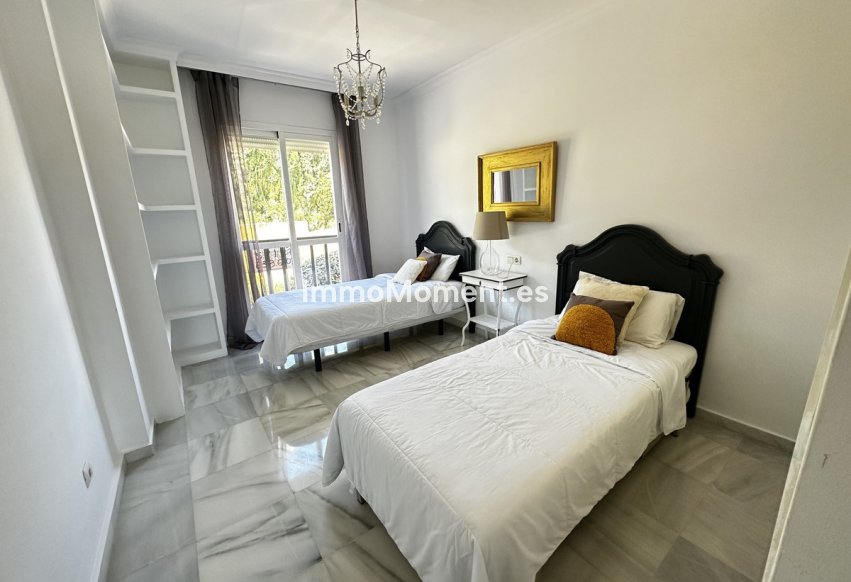 Resale - Apartment - Marbella - Nueva Andalucía