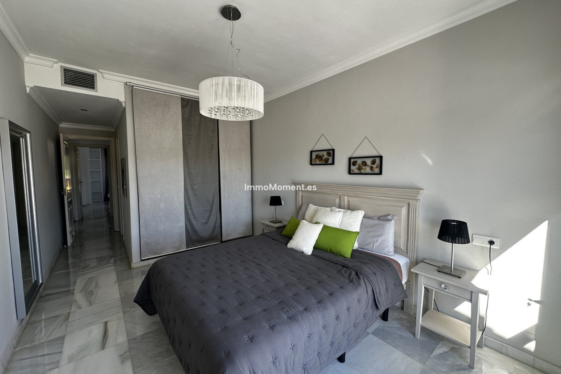 Resale - Apartment - Marbella - Nueva Andalucía