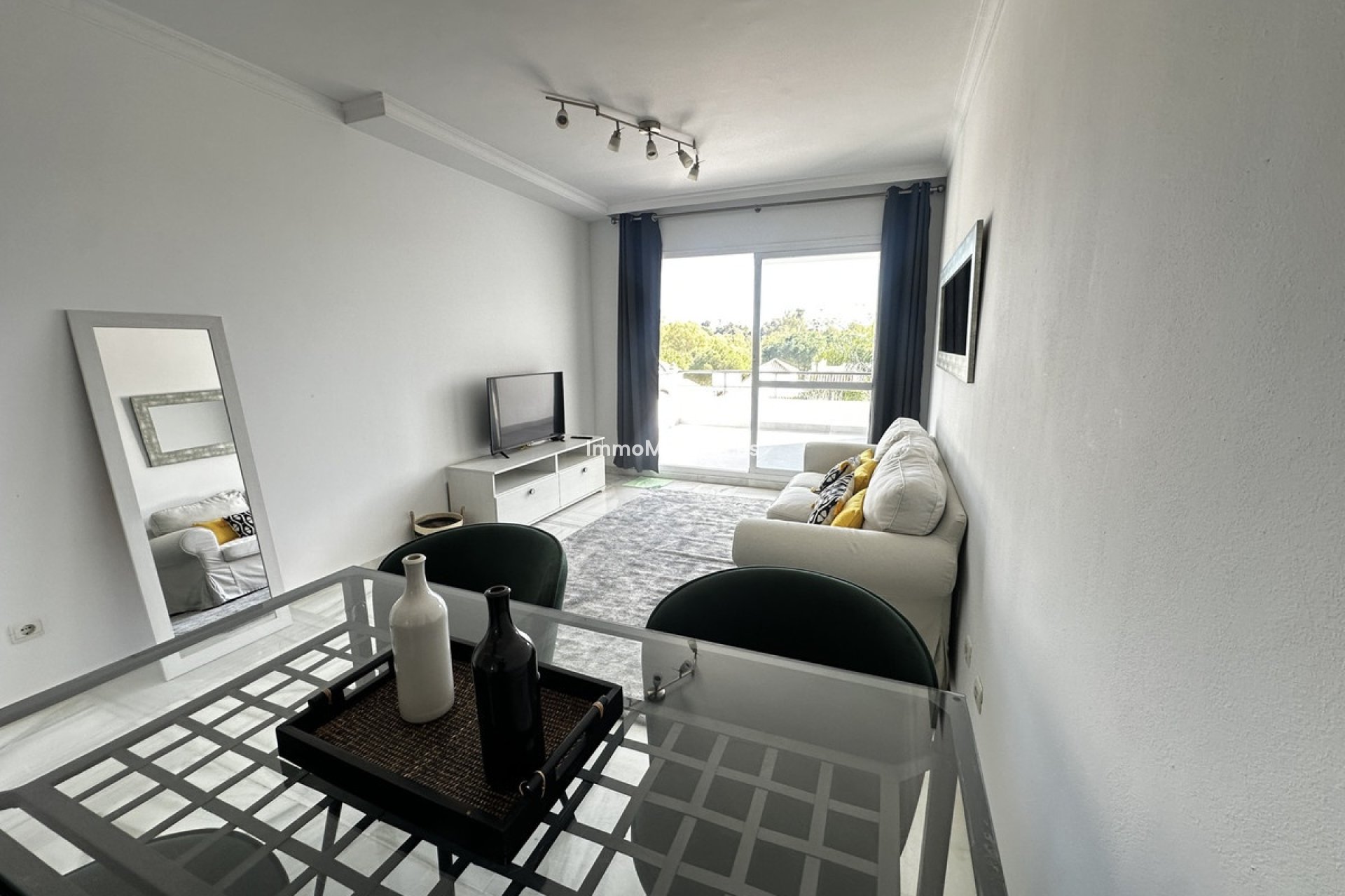 Resale - Apartment - Marbella - Nueva Andalucía