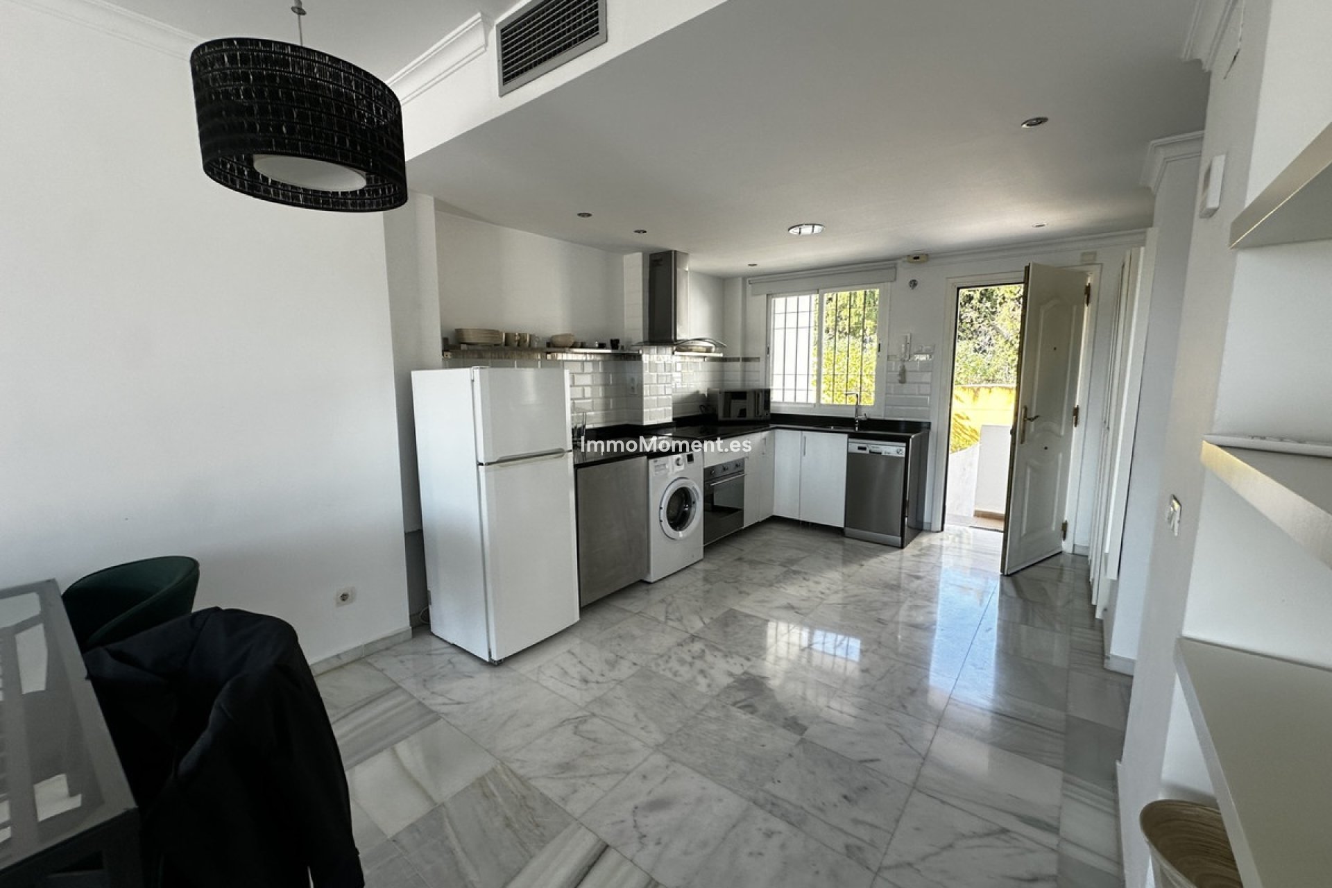 Resale - Apartment - Marbella - Nueva Andalucía