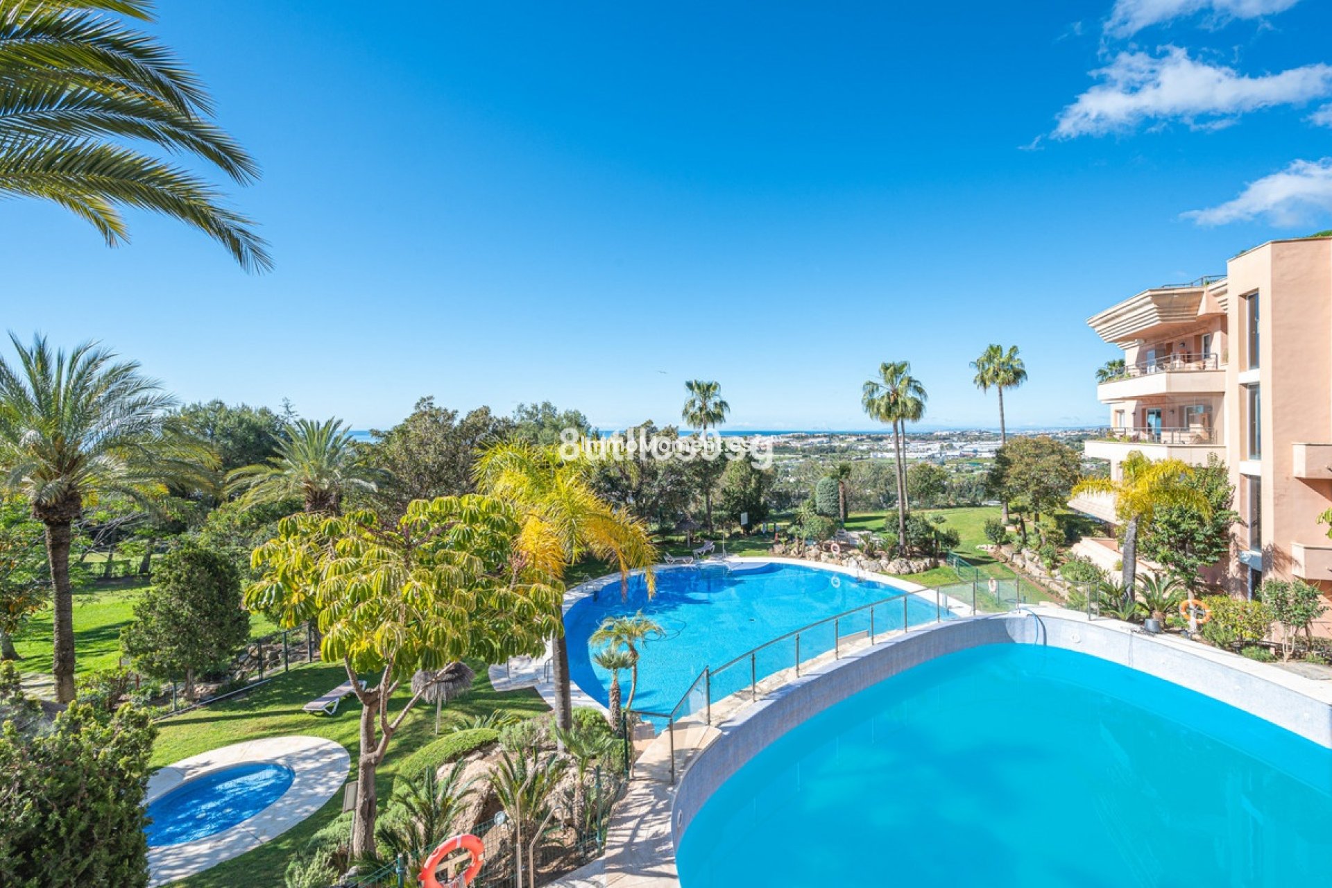 Resale - Apartment - Marbella - Nueva Andalucía