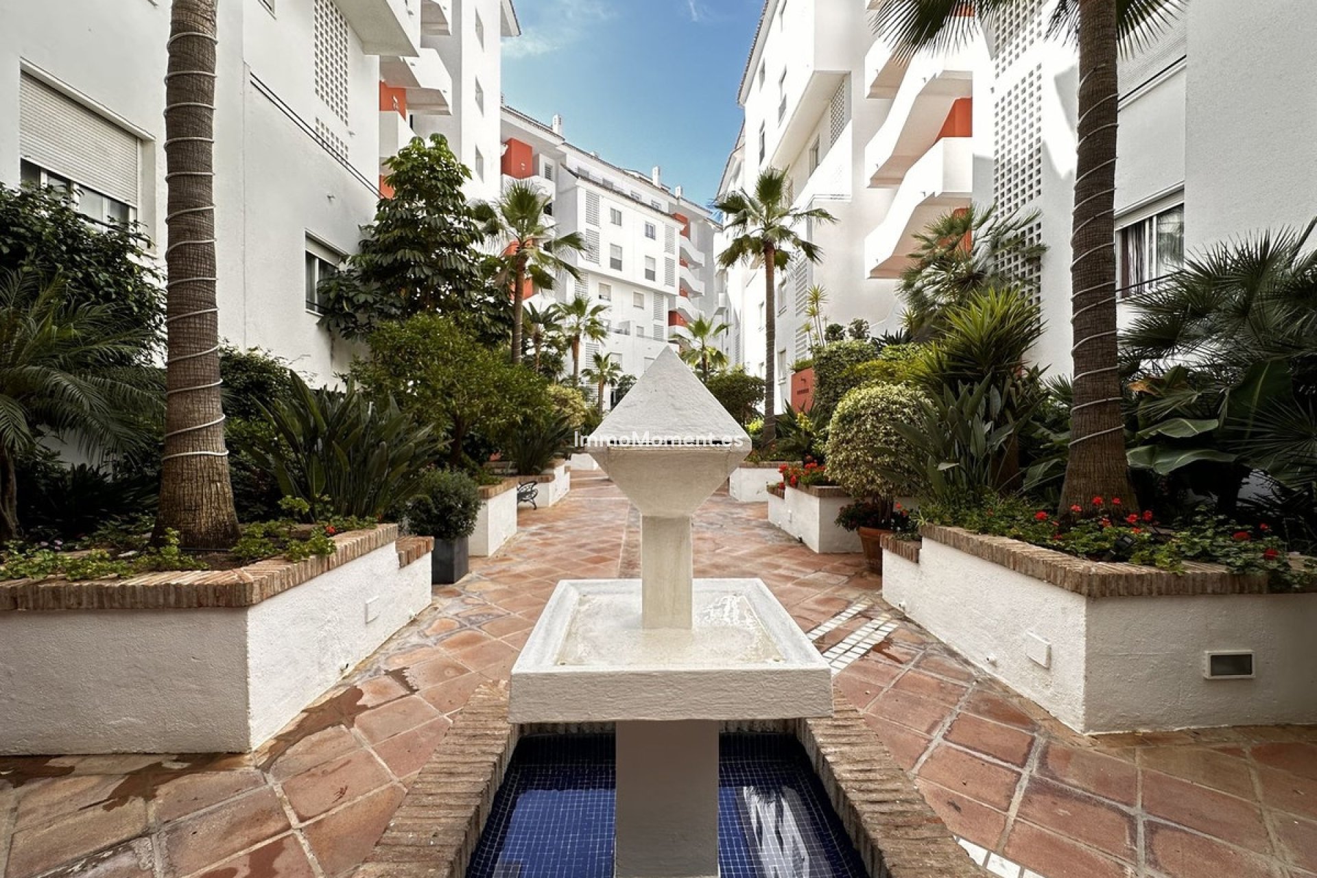Resale - Apartment - Marbella - Puerto Banús