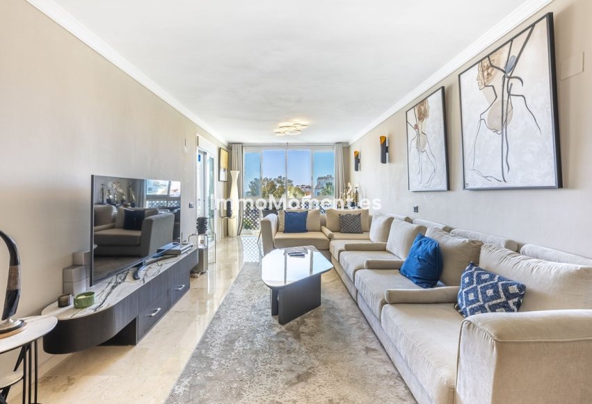 Resale - Apartment - Marbella - Puerto Banús