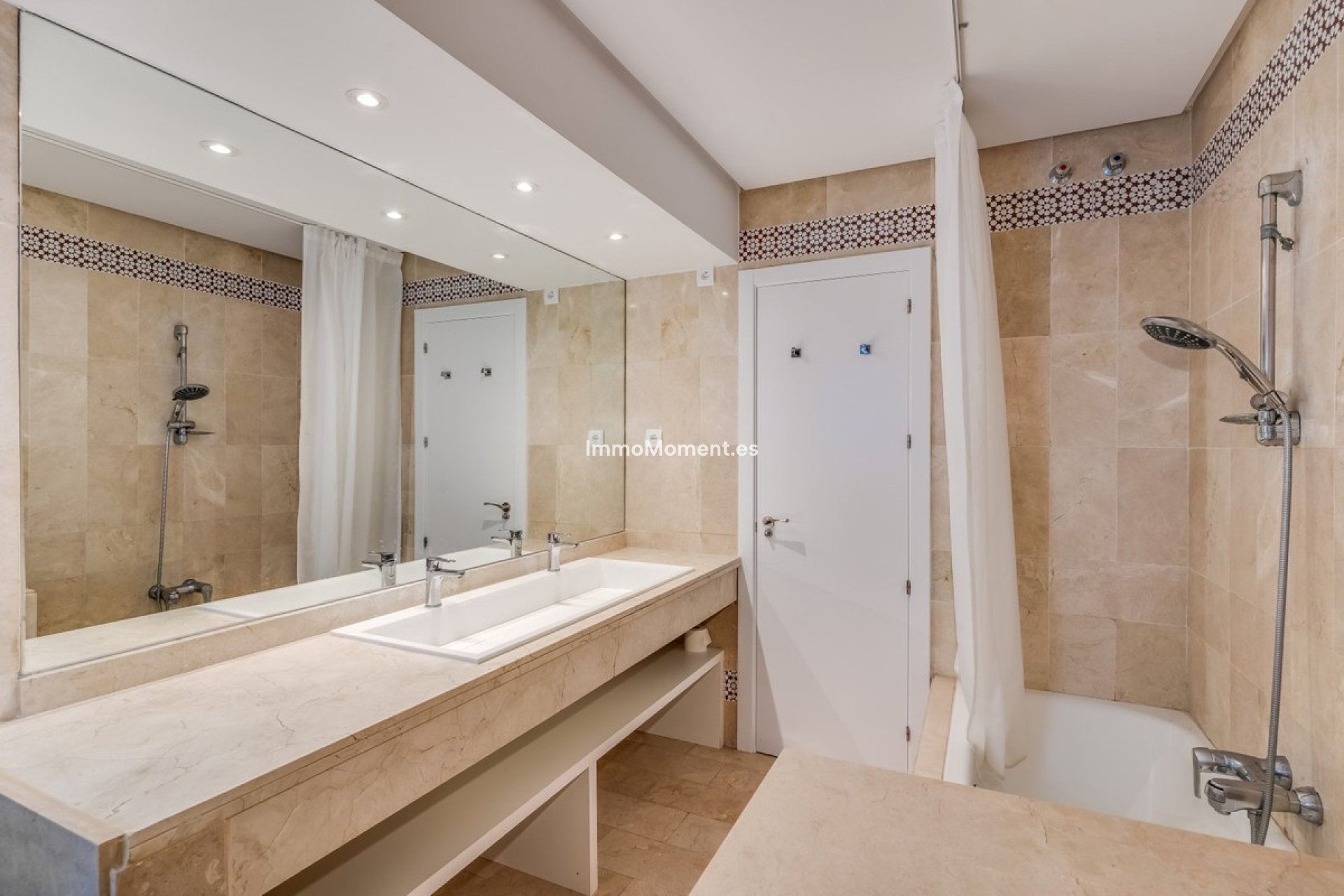 Resale - Apartment - Marbella - Puerto Banús