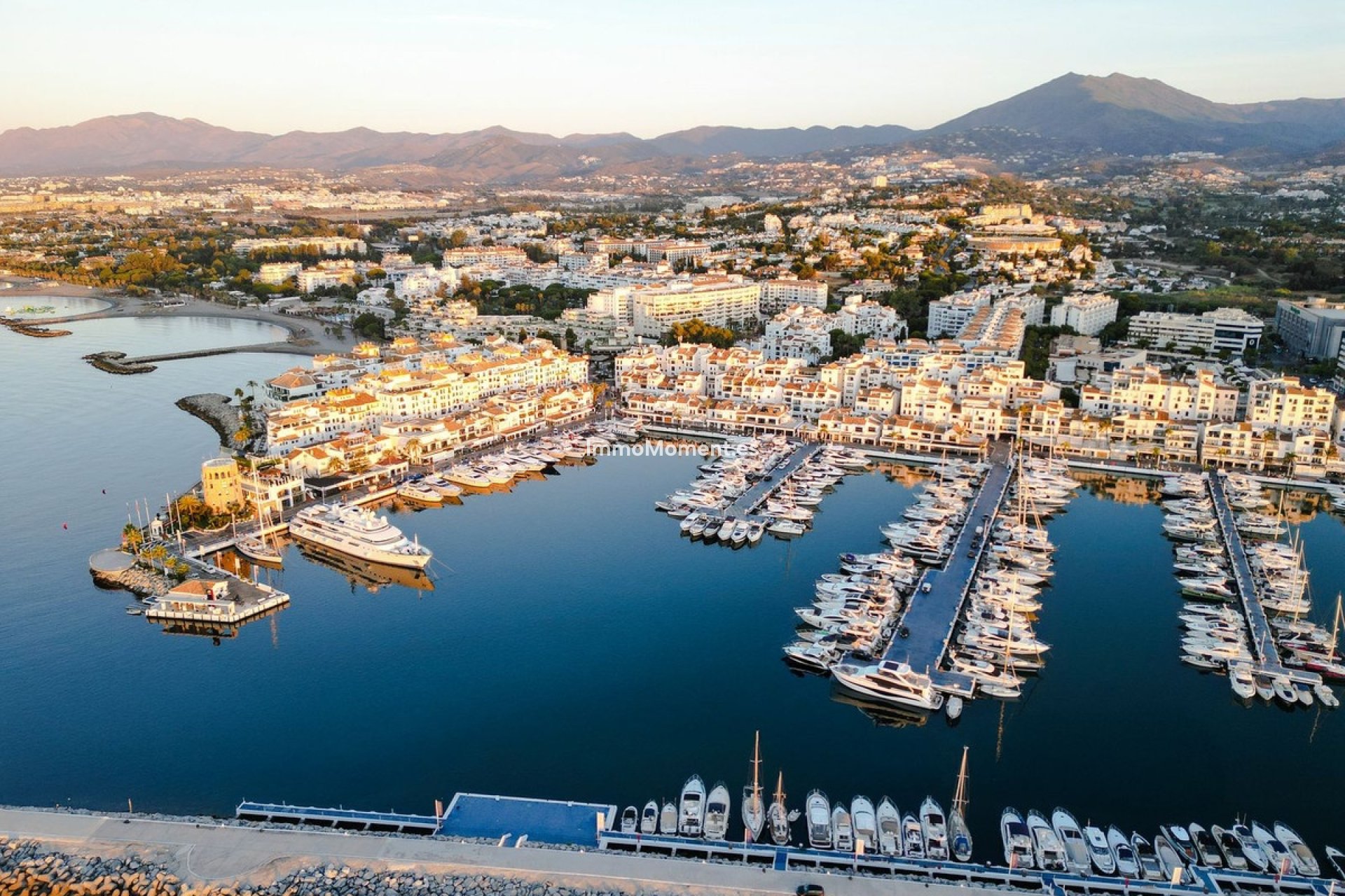 Resale - Apartment - Marbella - Puerto Banús
