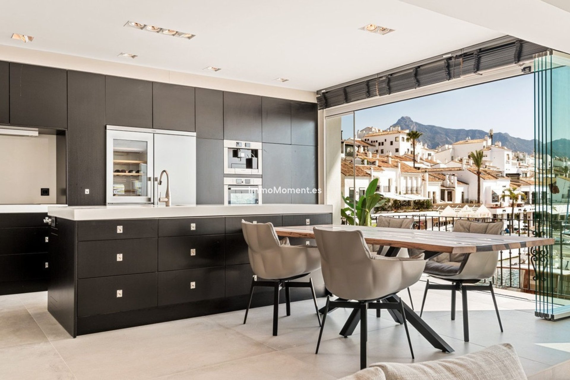 Resale - Apartment - Marbella - Puerto Banús