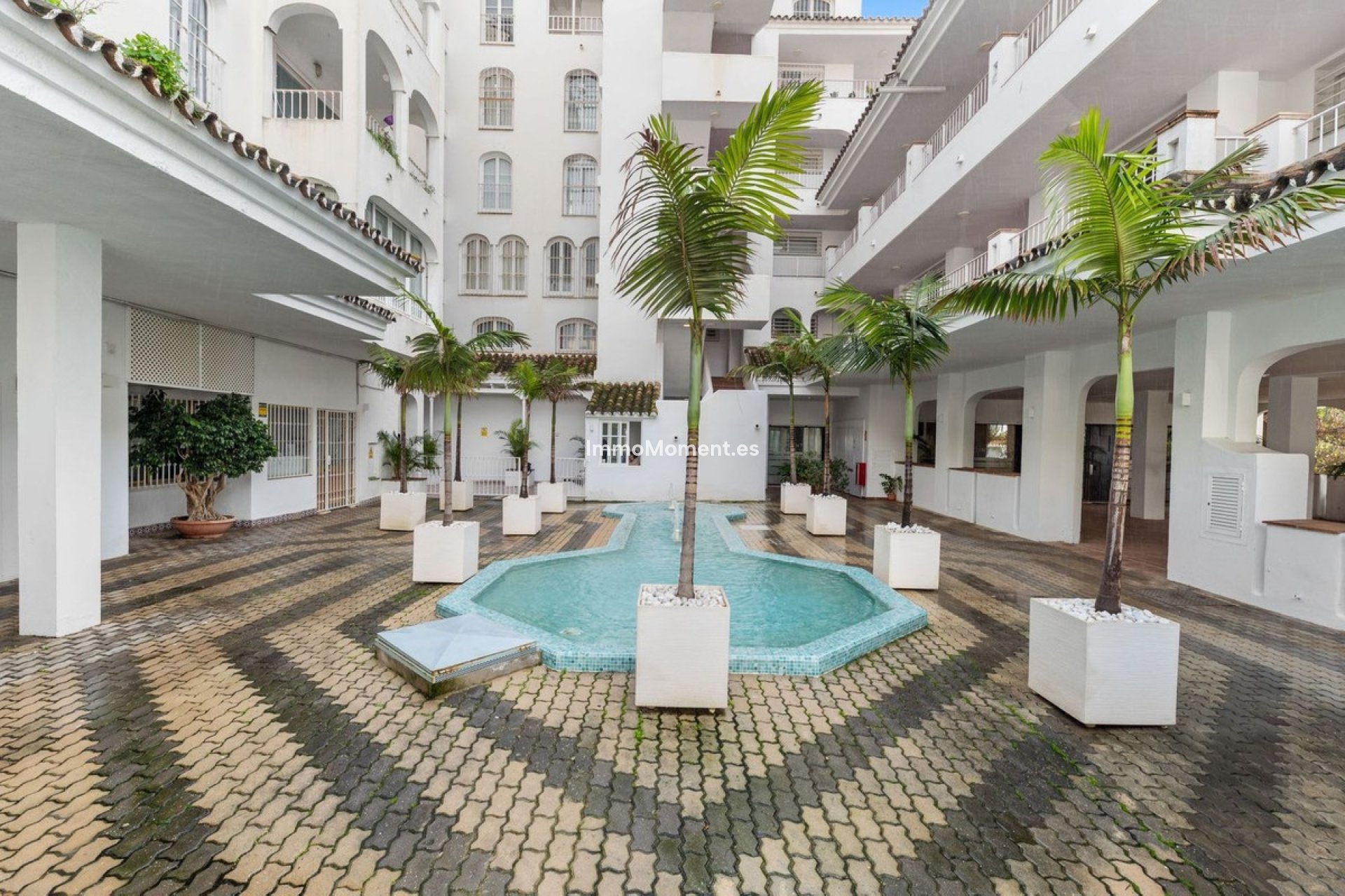 Resale - Apartment - Marbella - Puerto Banús