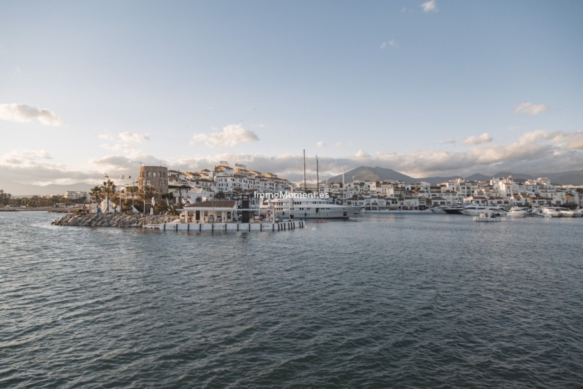 Resale - Apartment - Marbella - Puerto Banús