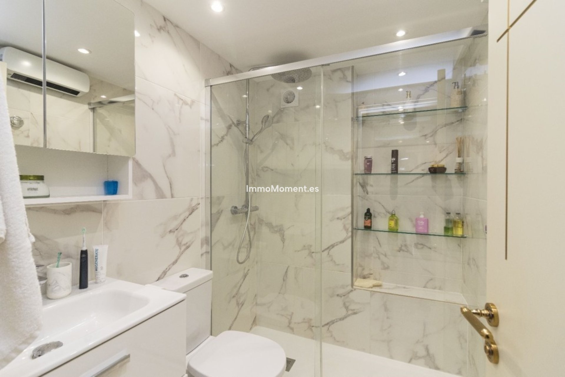 Resale - Apartment - Marbella - Puerto Banús