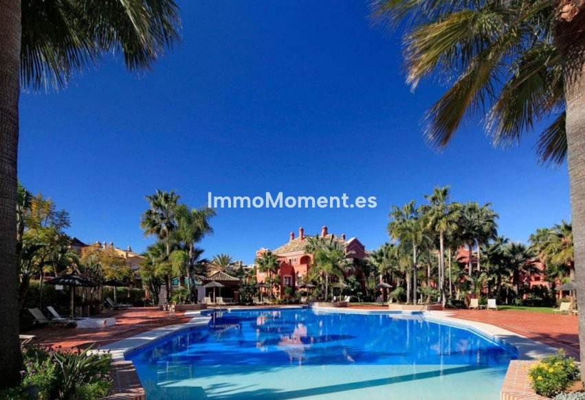 Resale - Apartment - Marbella - Puerto Banús