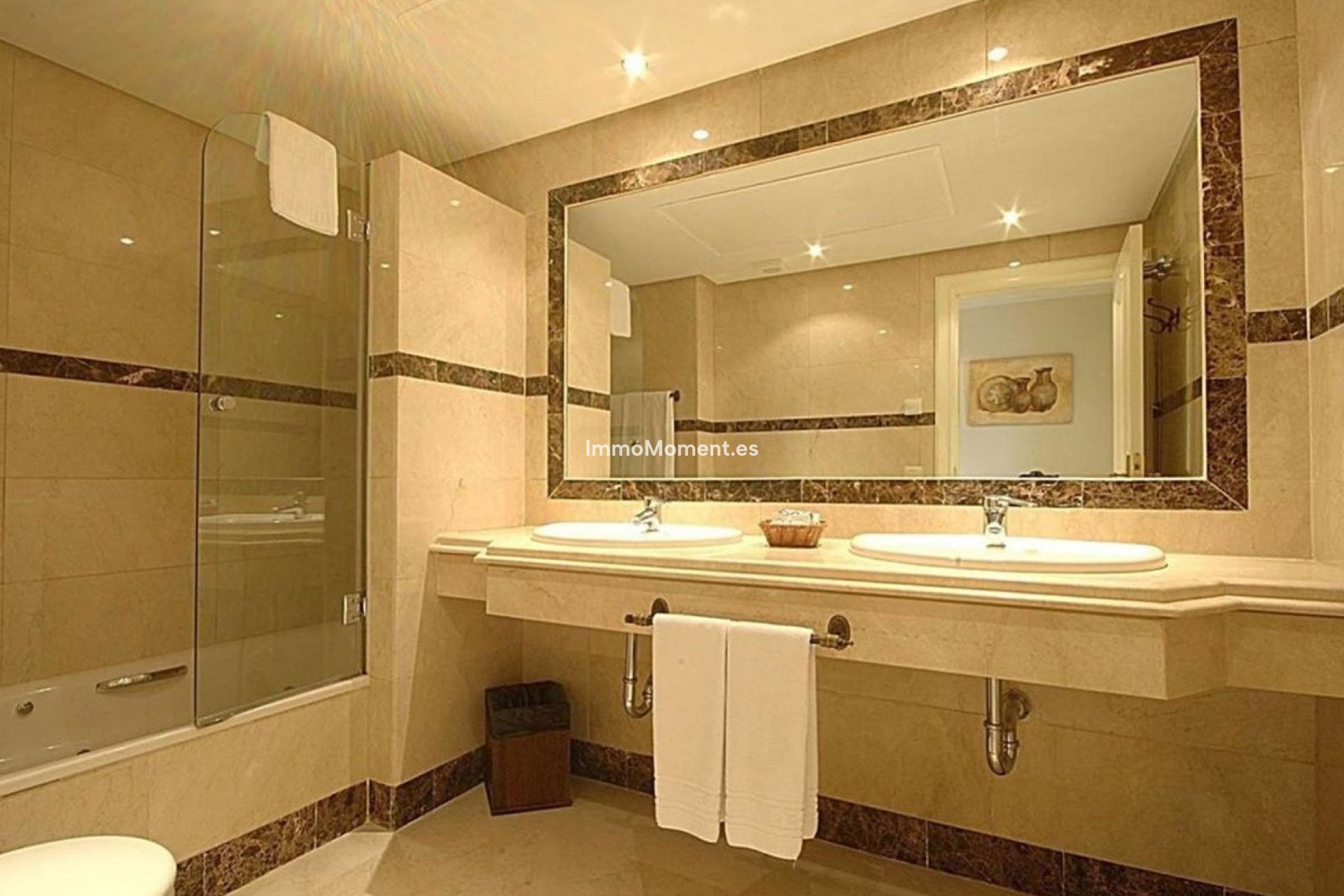 Resale - Apartment - Marbella - Puerto Banús