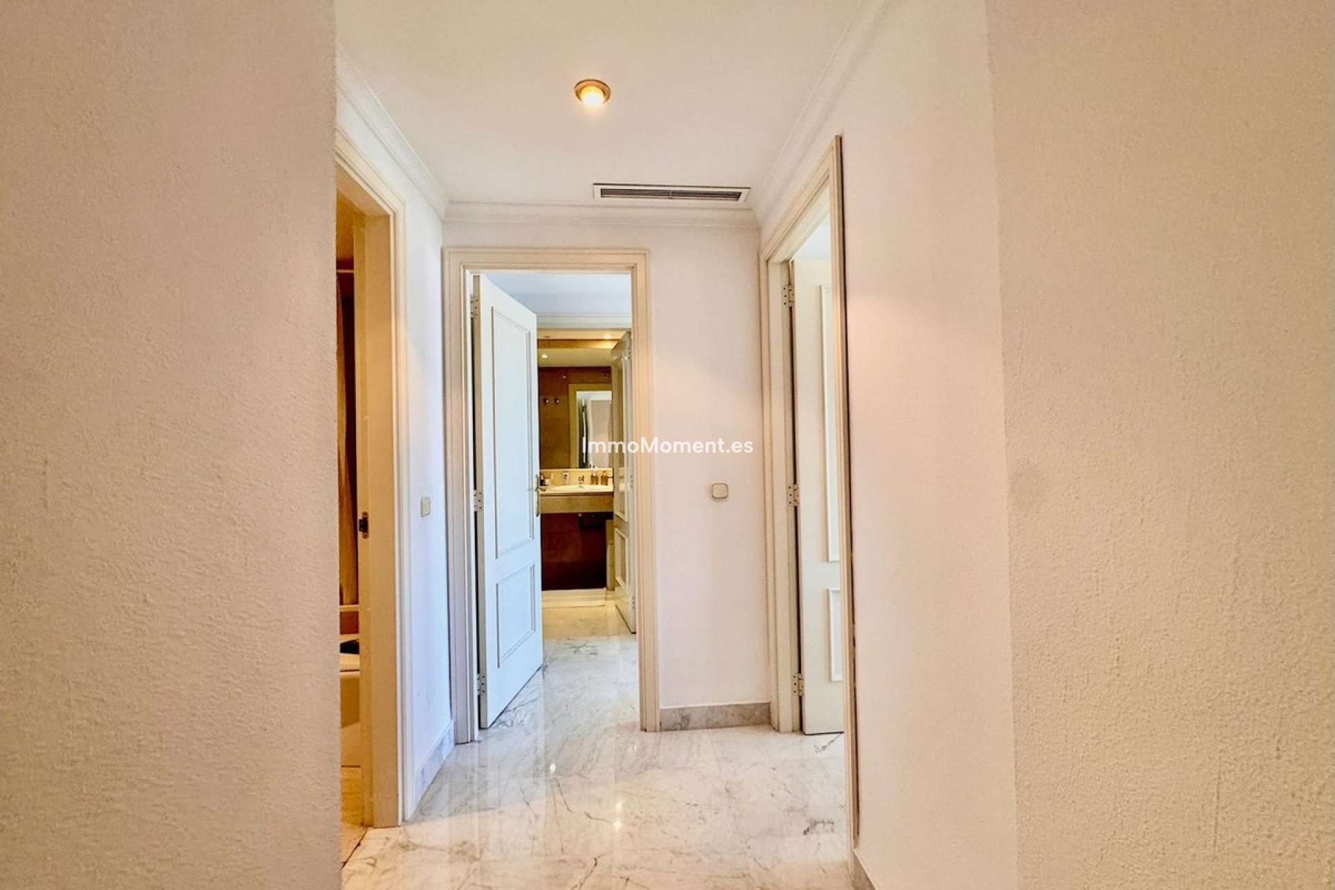 Resale - Apartment - Marbella - Puerto Banús