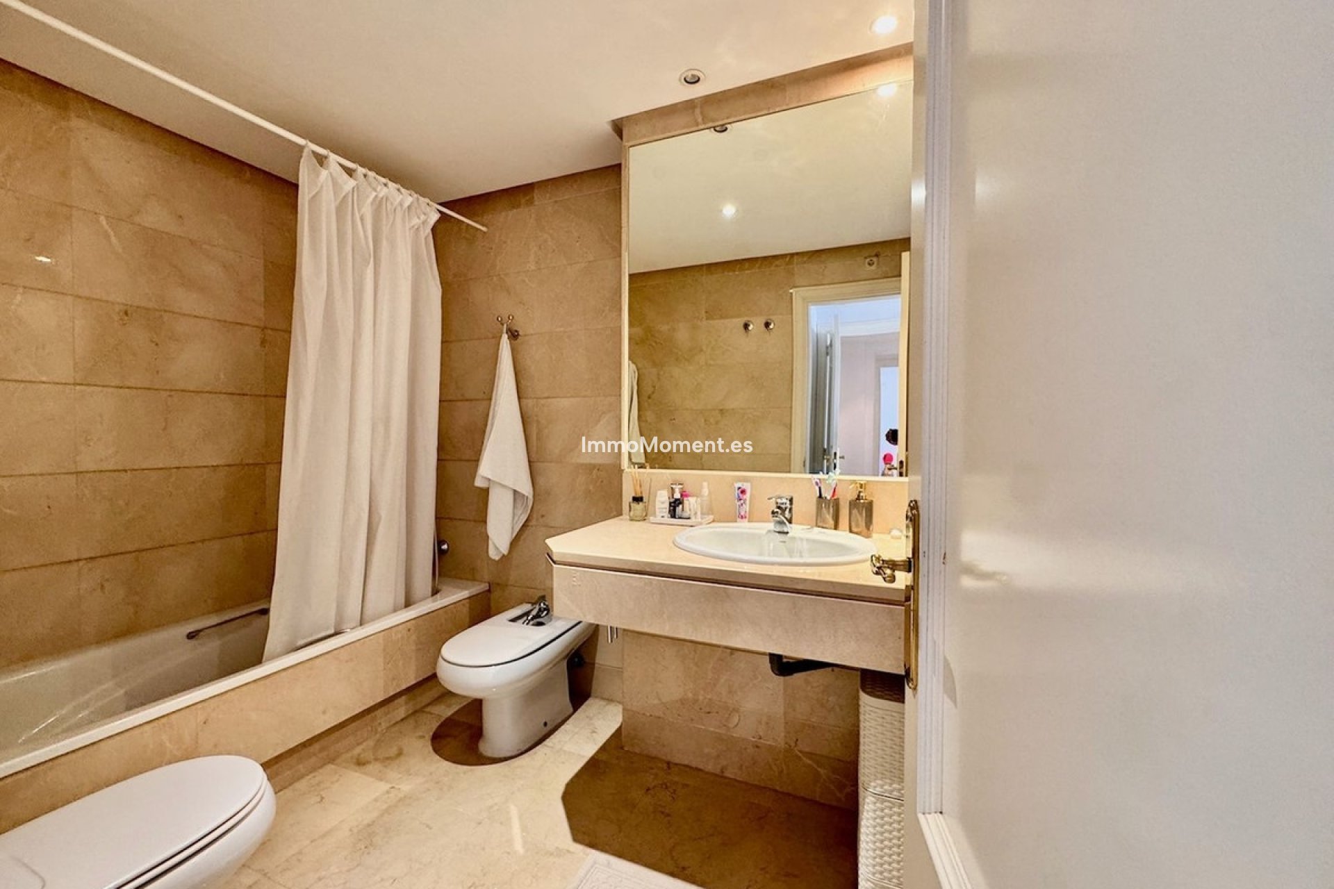 Resale - Apartment - Marbella - Puerto Banús