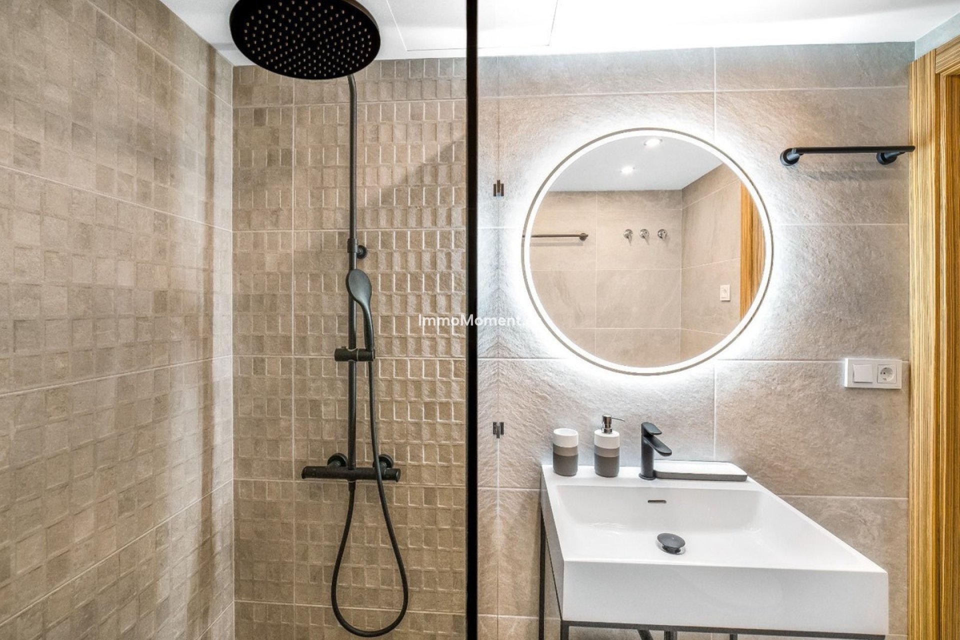 Resale - Apartment - Marbella - Puerto Banús