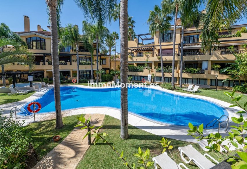 Resale - Apartment - Marbella - Puerto Banús