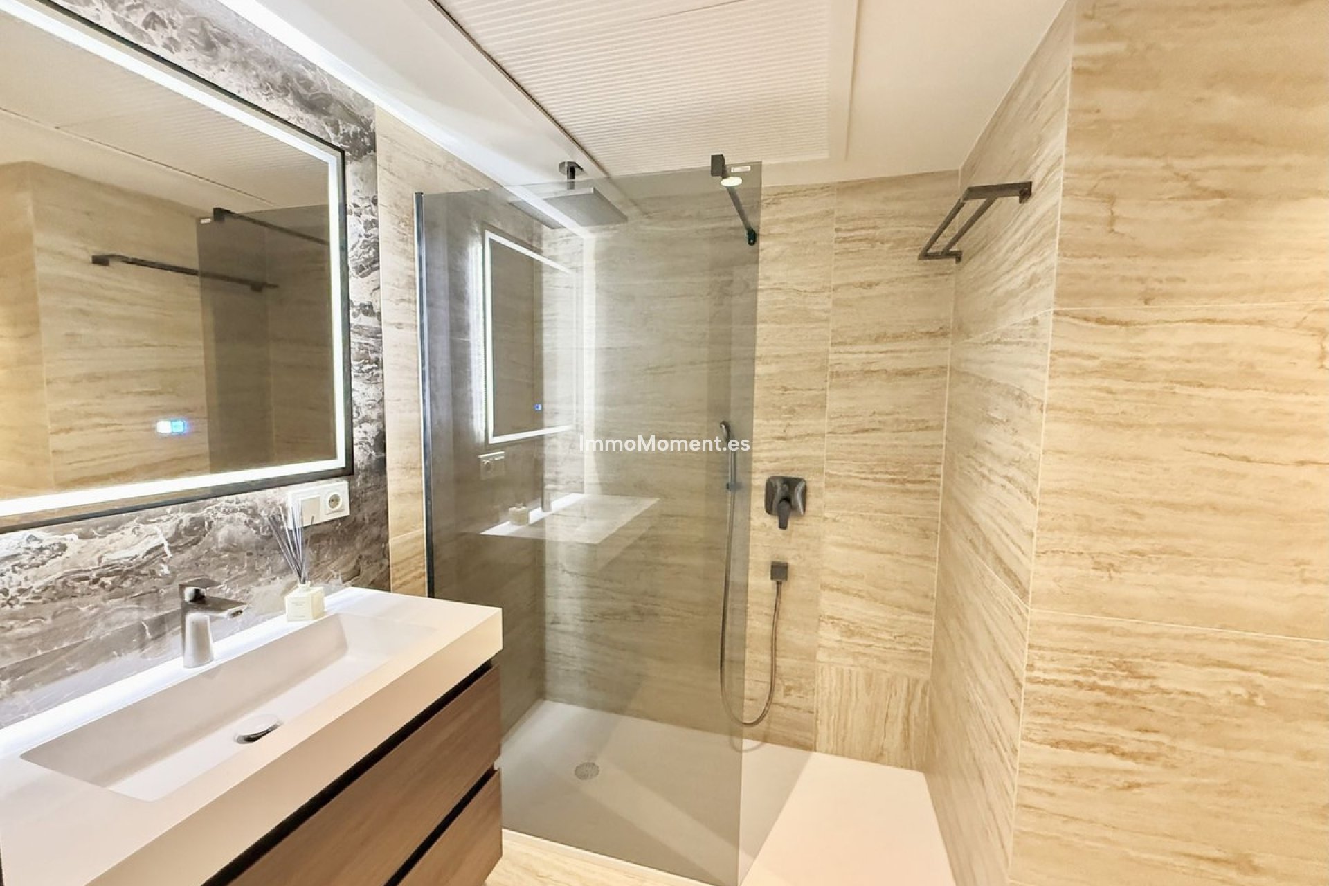 Resale - Apartment - Marbella - Puerto Banús