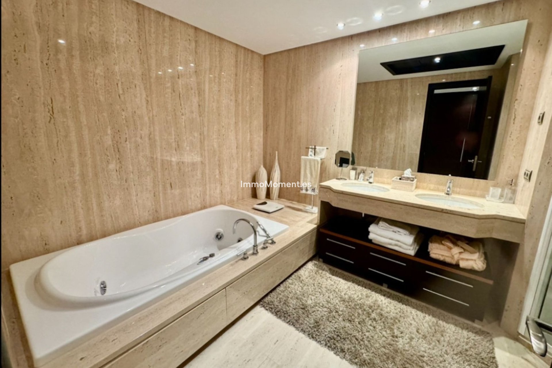 Resale - Apartment - Marbella - Puerto Banús