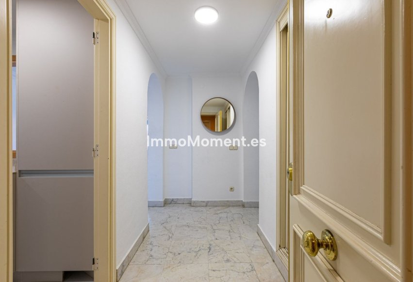 Resale - Apartment - Marbella - Puerto Banús