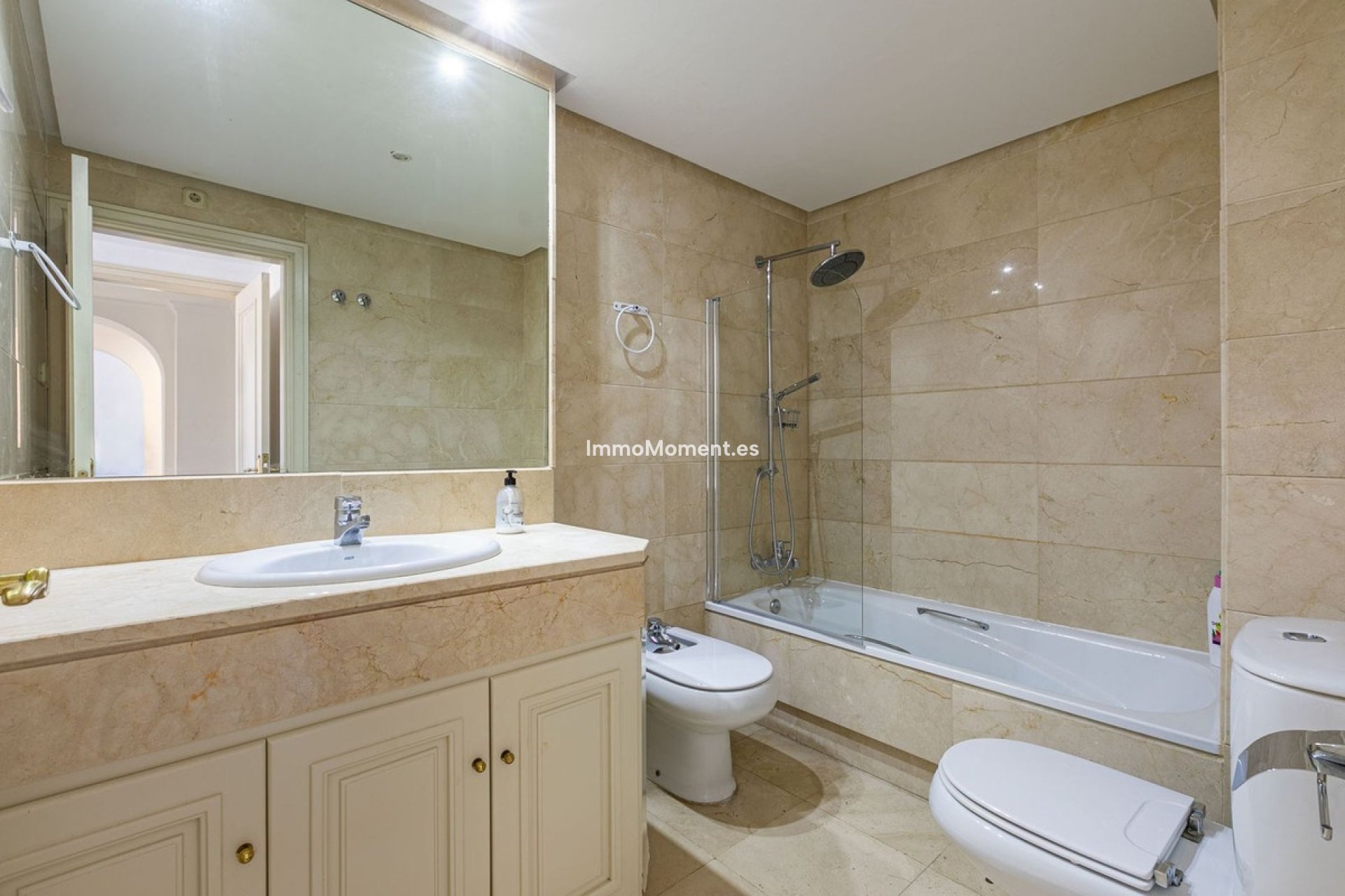 Resale - Apartment - Marbella - Puerto Banús