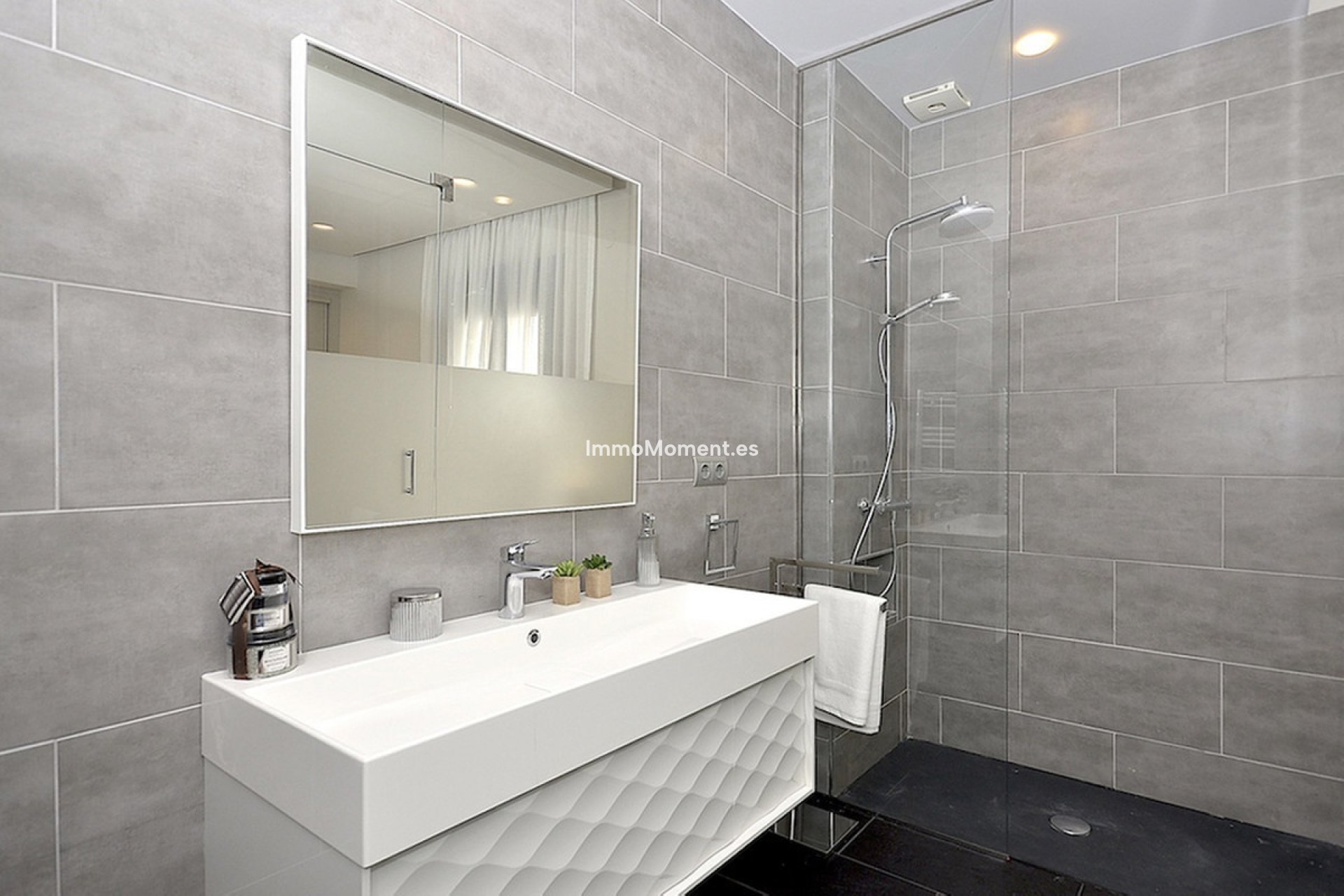 Resale - Apartment - Marbella - Puerto Banús